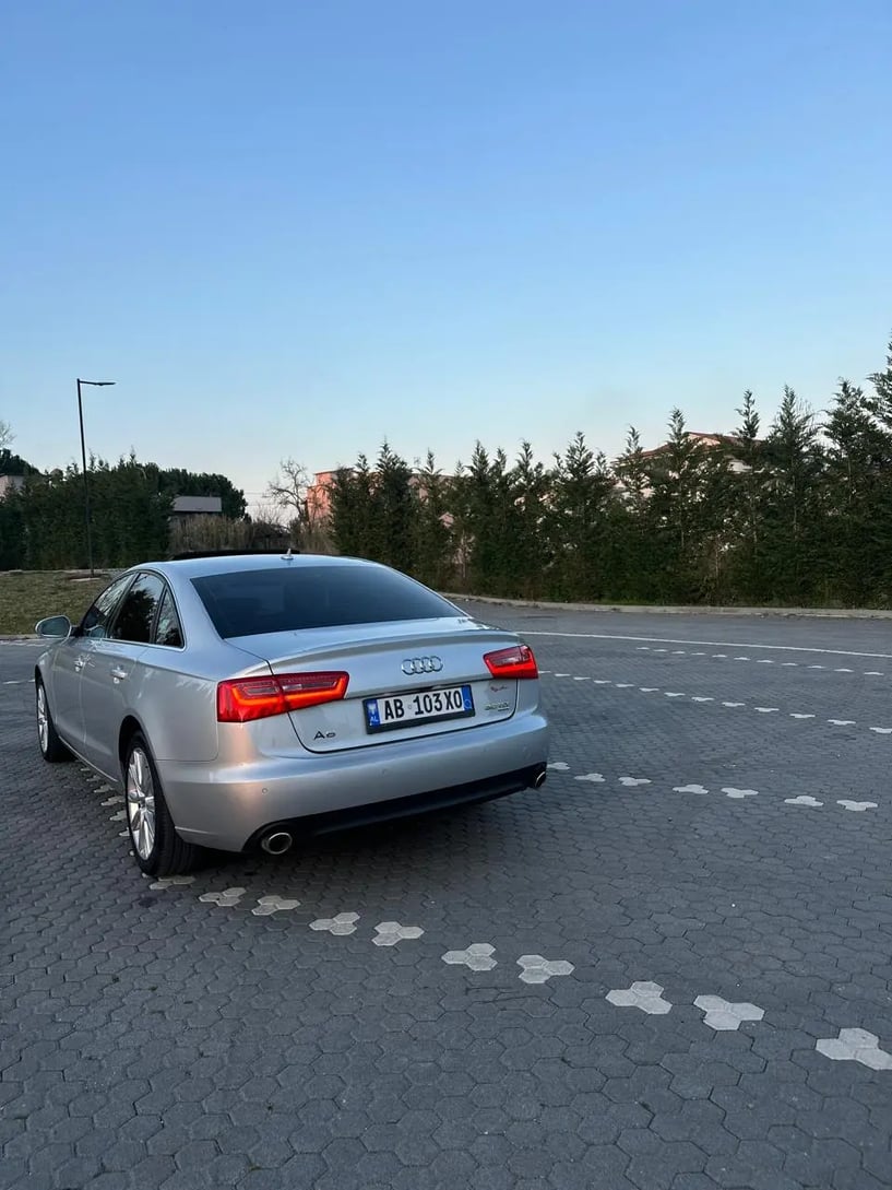 Alquila un coche en Tirana