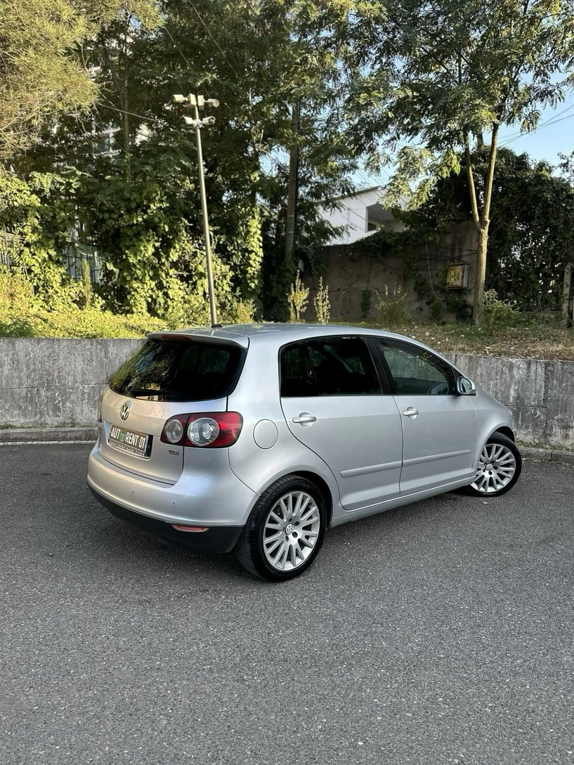 Alquila un coche en Tirana