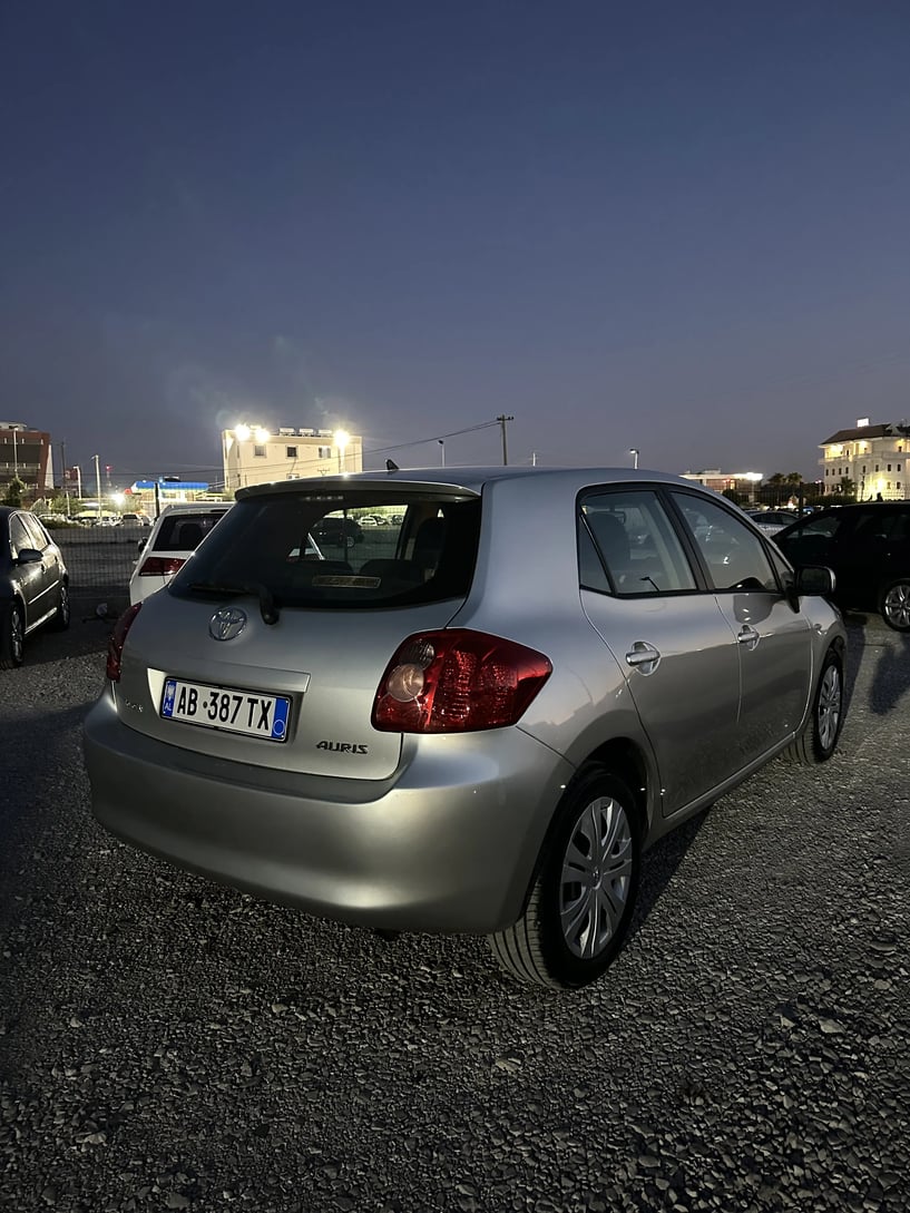 Louer une voiture à Tirana