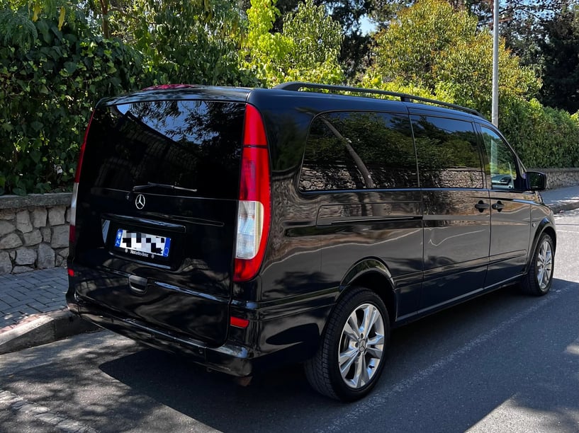 Noleggia un'auto a Tirana