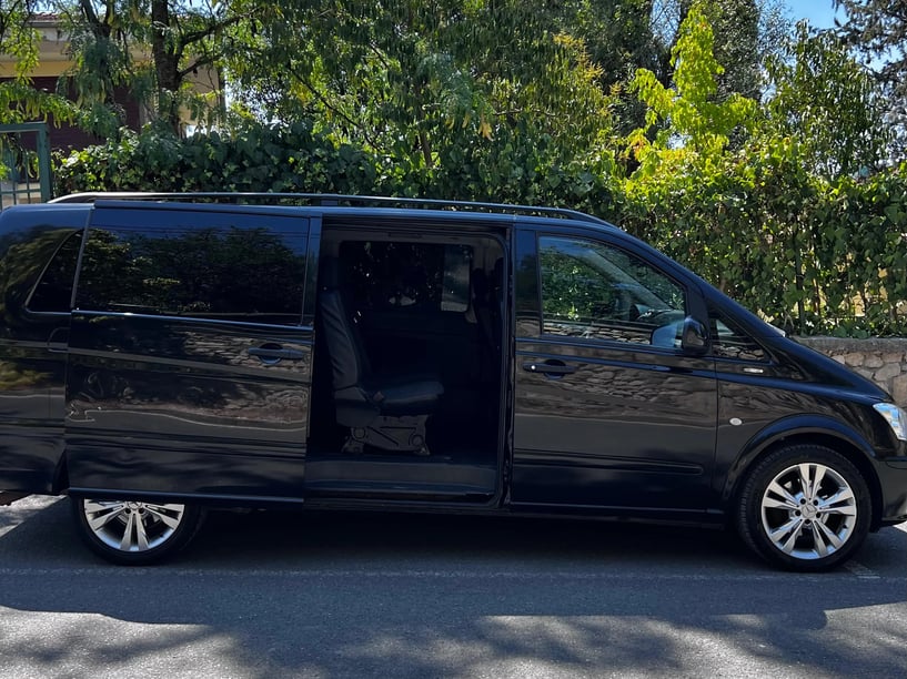 Noleggia un'auto a Tirana