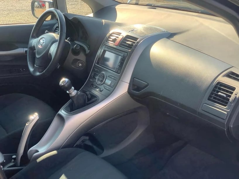 Noleggia un'auto a Tirana