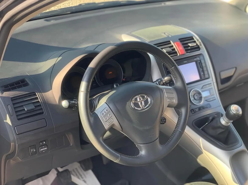 Noleggia un'auto a Tirana