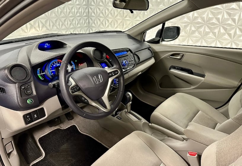 Merrni me qira një makinë në Tirana