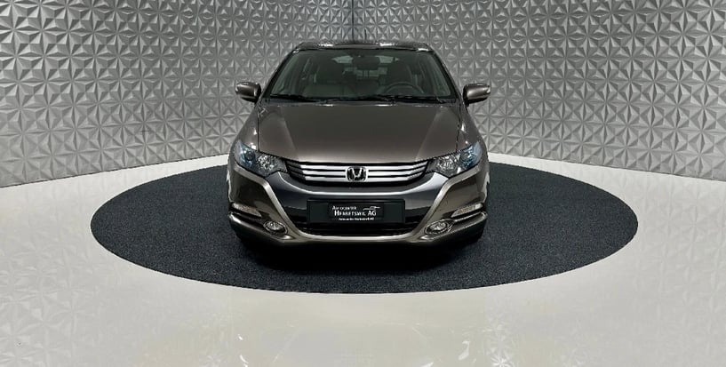 Merrni me qira një makinë në Tirana