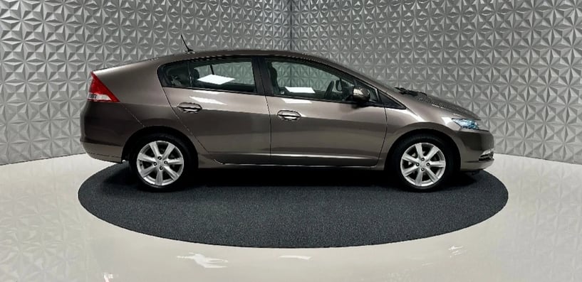 Merrni me qira një makinë në Tirana