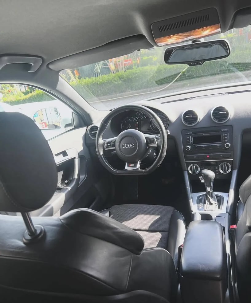 Noleggia un'auto a Tirana