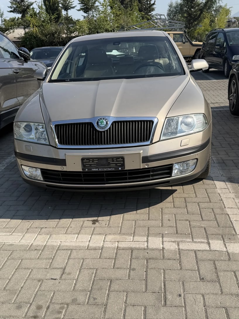 Noleggia un'auto a Tirana