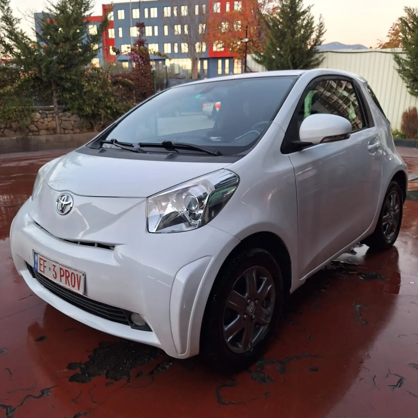 Alquila un coche en Tirana