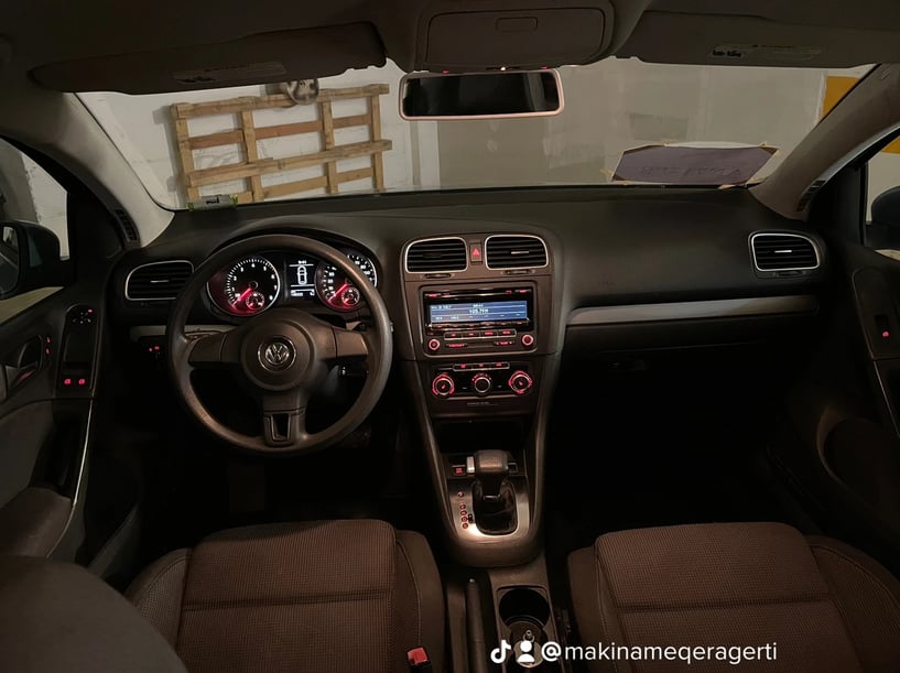 Noleggia un'auto a Tirana