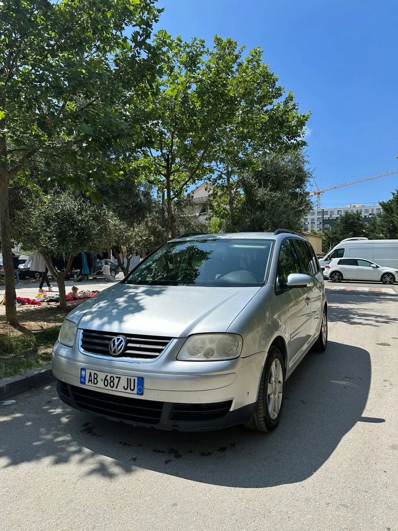 Alquila un coche en Tirana