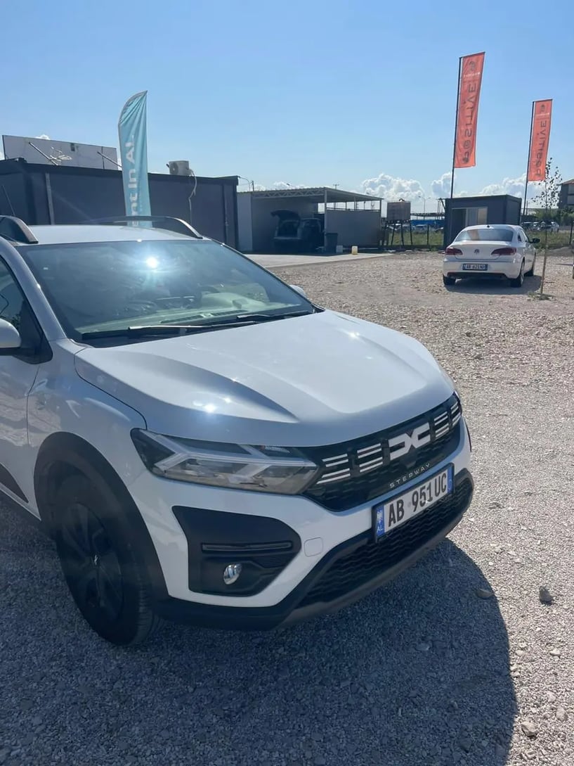 Alquila un coche en Tirana