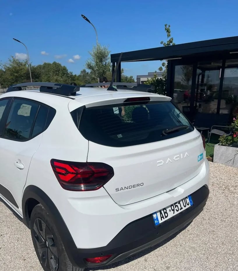 Alquila un coche en Tirana