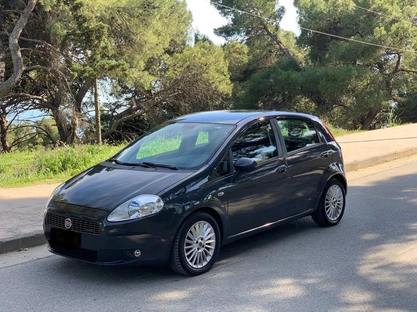 Alquila un coche en Tirana