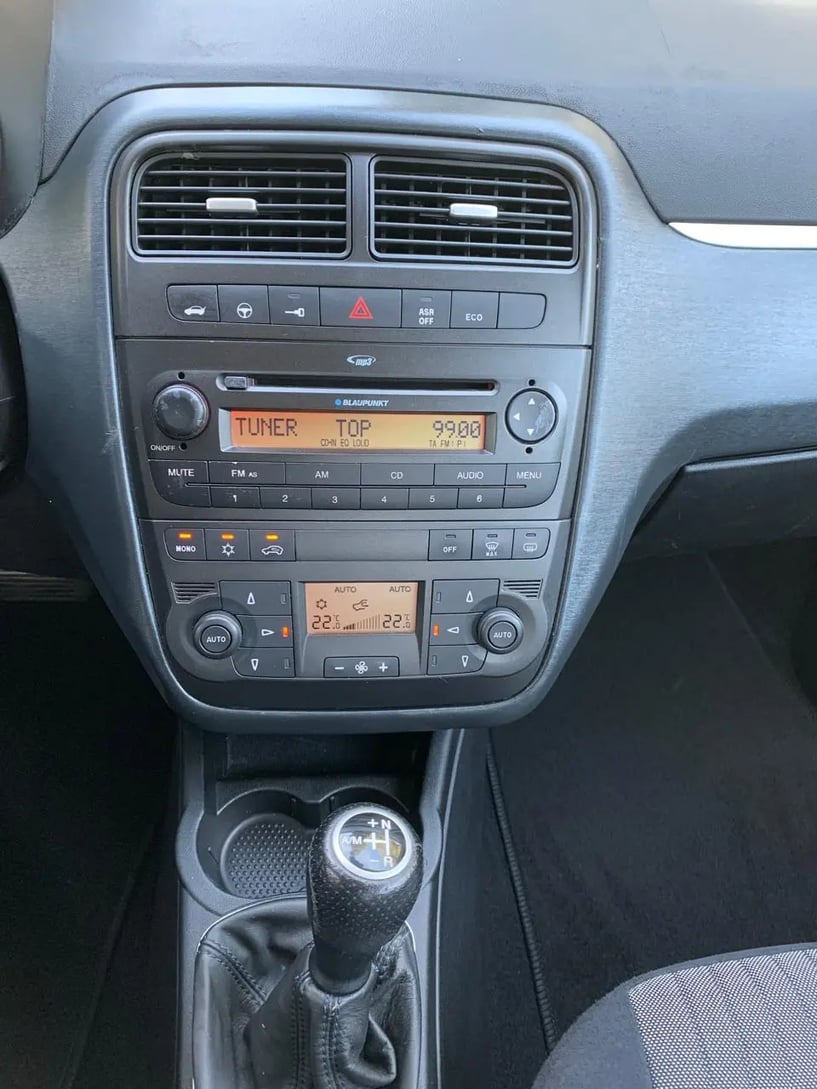 Alquila un coche en Tirana