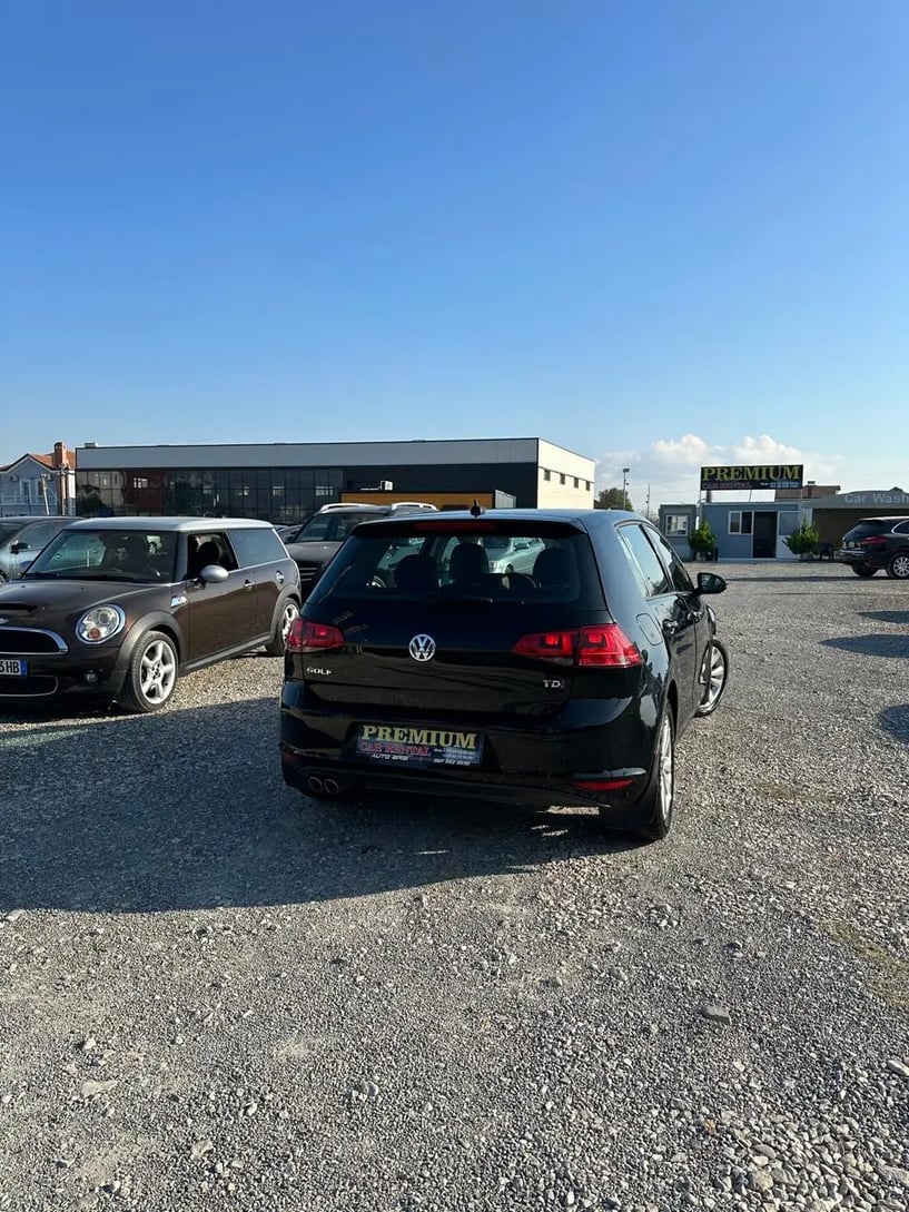 Louer une voiture à Tirana