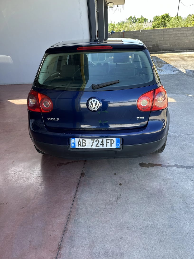 Alquila un coche en Tirana