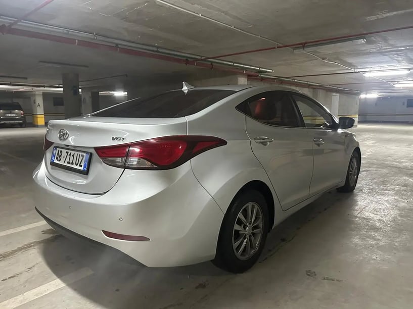 Wynajmij samochód w Tirana