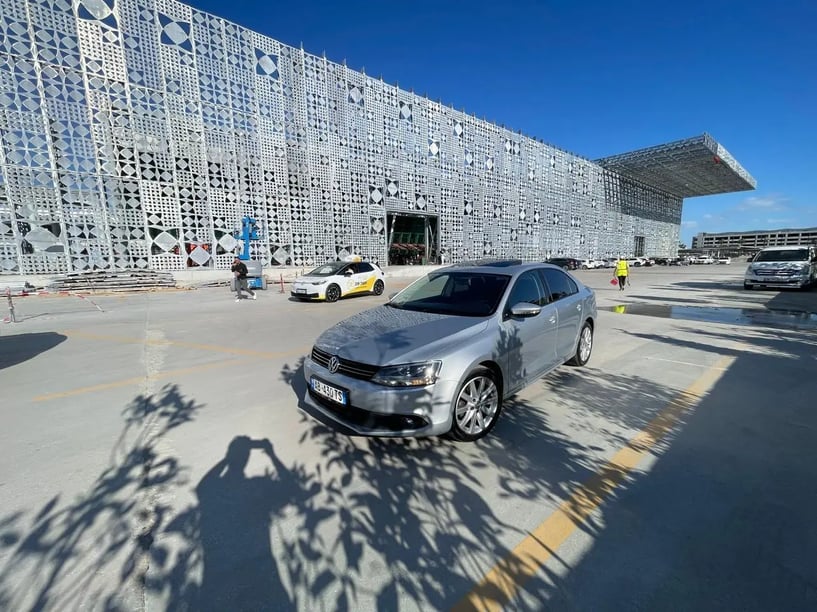 Merrni me qira një makinë në Tirana