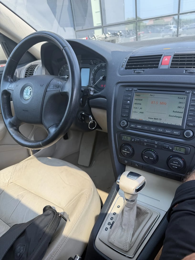 Noleggia un'auto a Tirana