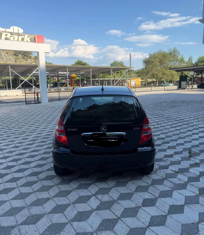 Noleggia un'auto a Shkodër