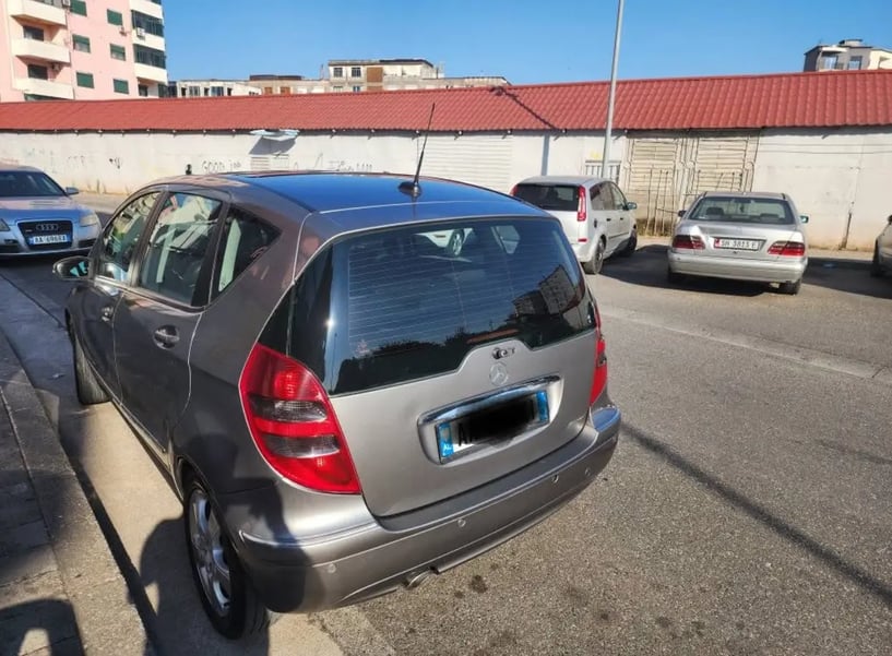 Louer une voiture à Shkodër