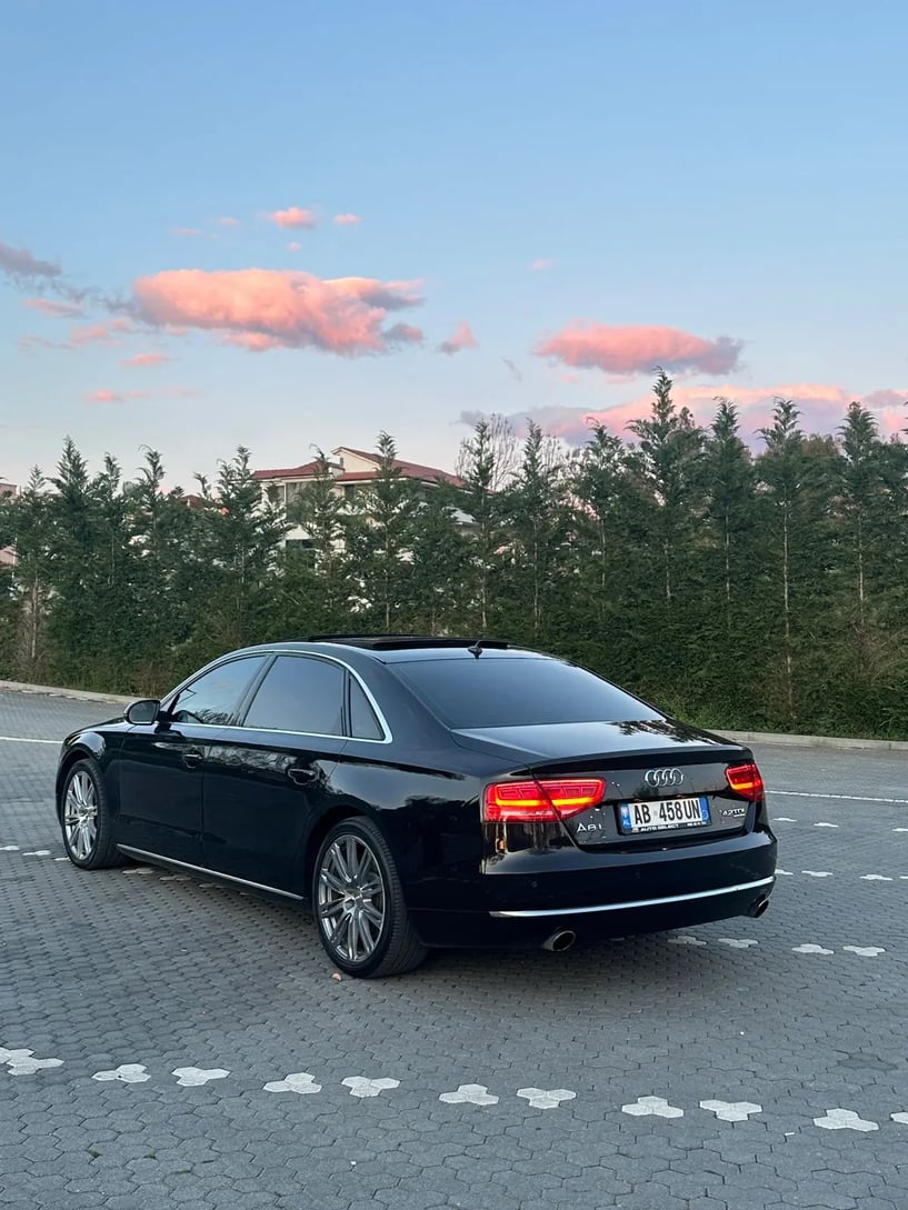 Alquila un coche en Tirana