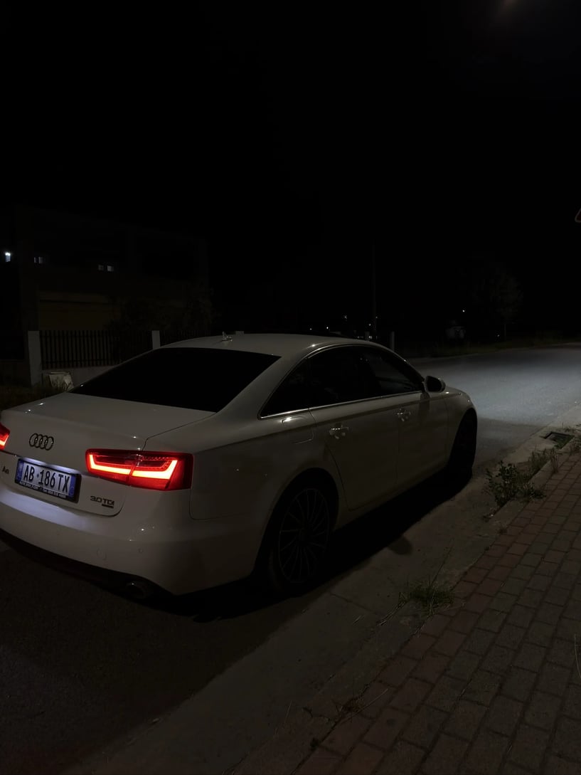 Alquila un coche en Tirana