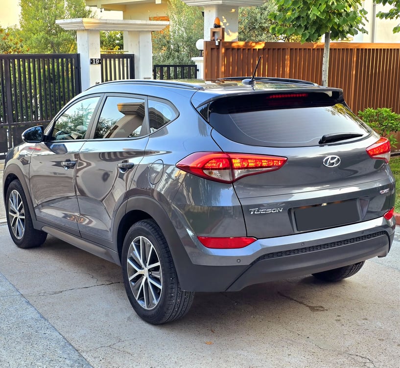 Noleggia un'auto a Tirana