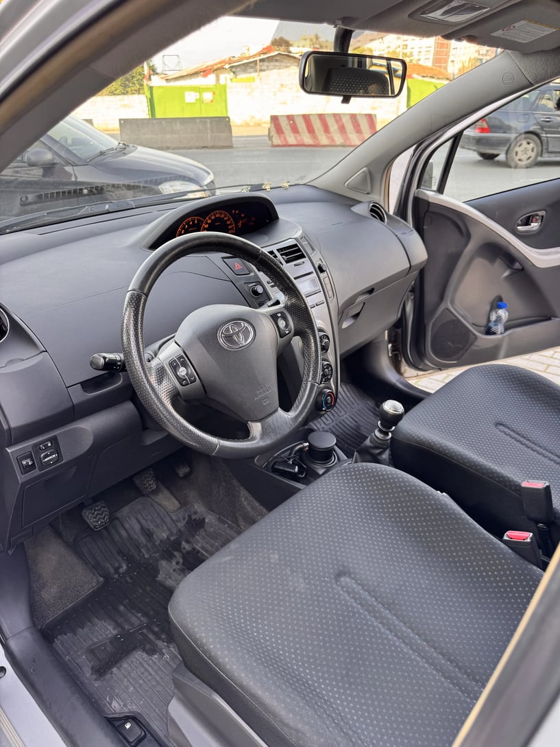 Noleggia un'auto a Tirana