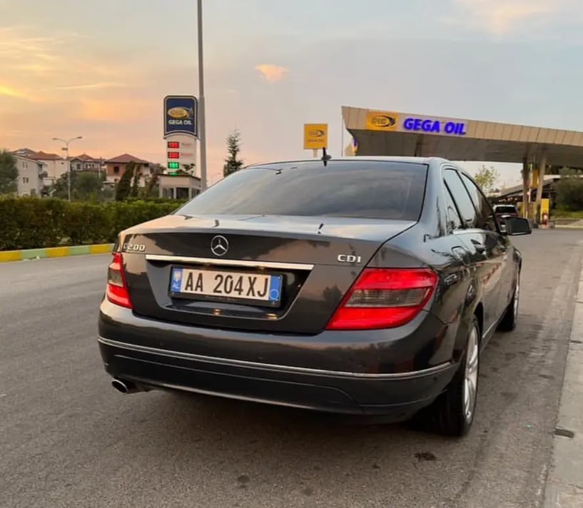 Wynajmij samochód w Tirana