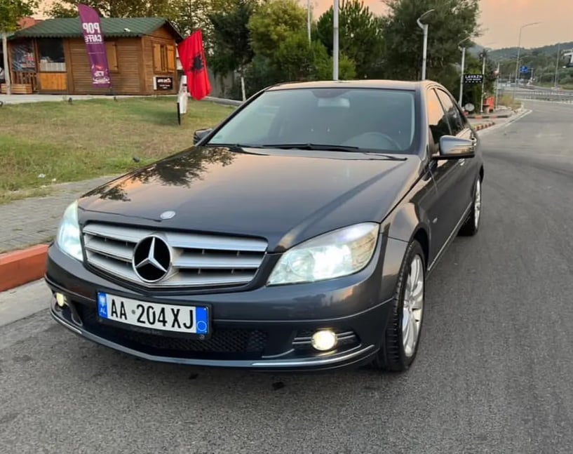 Wynajmij samochód w Tirana