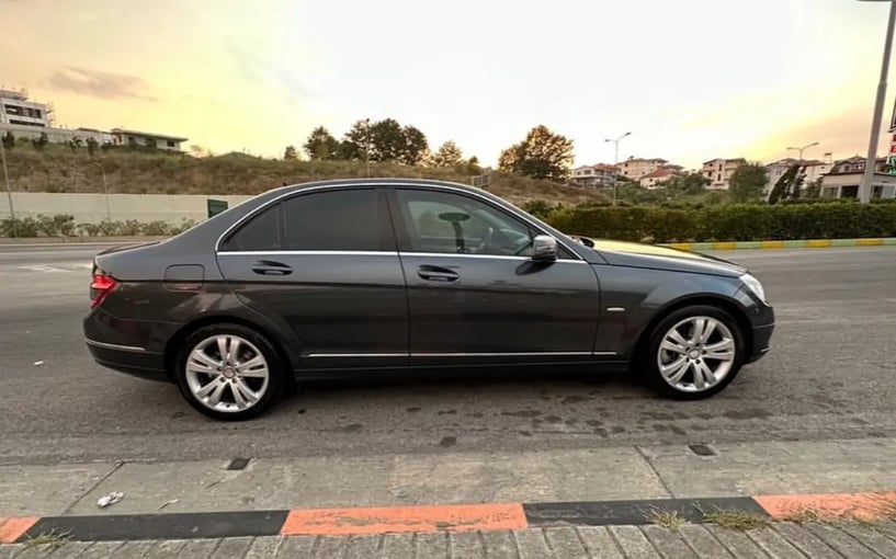 Wynajmij samochód w Tirana