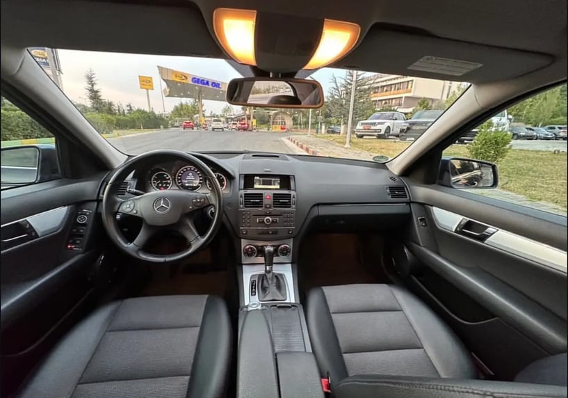 Wynajmij samochód w Tirana