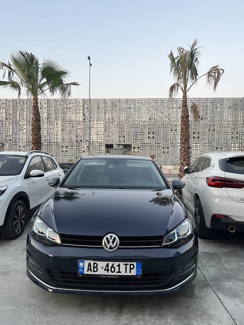 Noleggia un'auto a Tirana