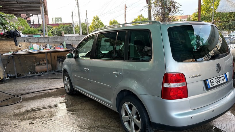 Alquila un coche en Tirana