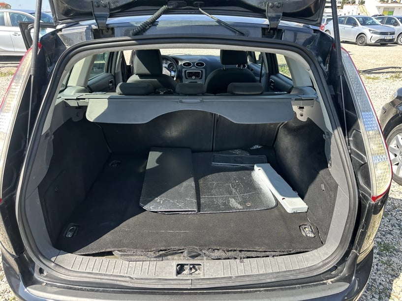 Alquila un coche en Tirana