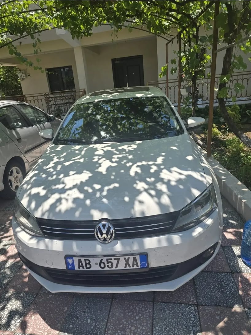 Noleggia un'auto a Tirana