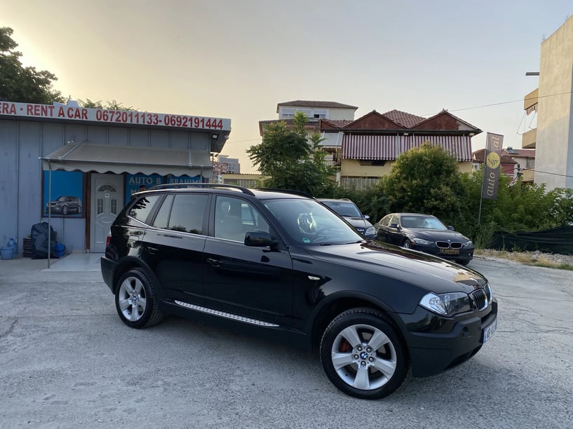 Merrni me qira një makinë në Tirana