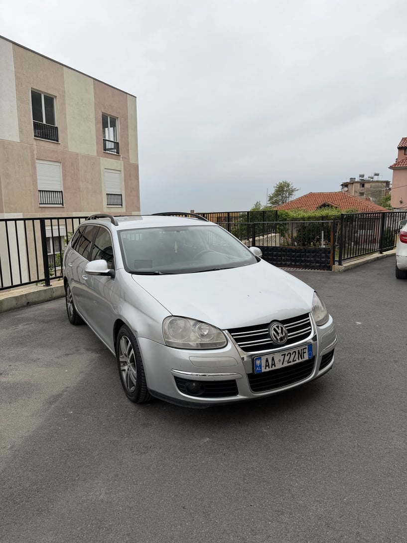 Alquila un coche en Tirana