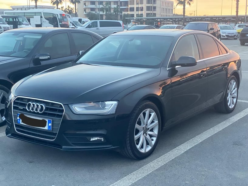 Alquila un coche en Tirana