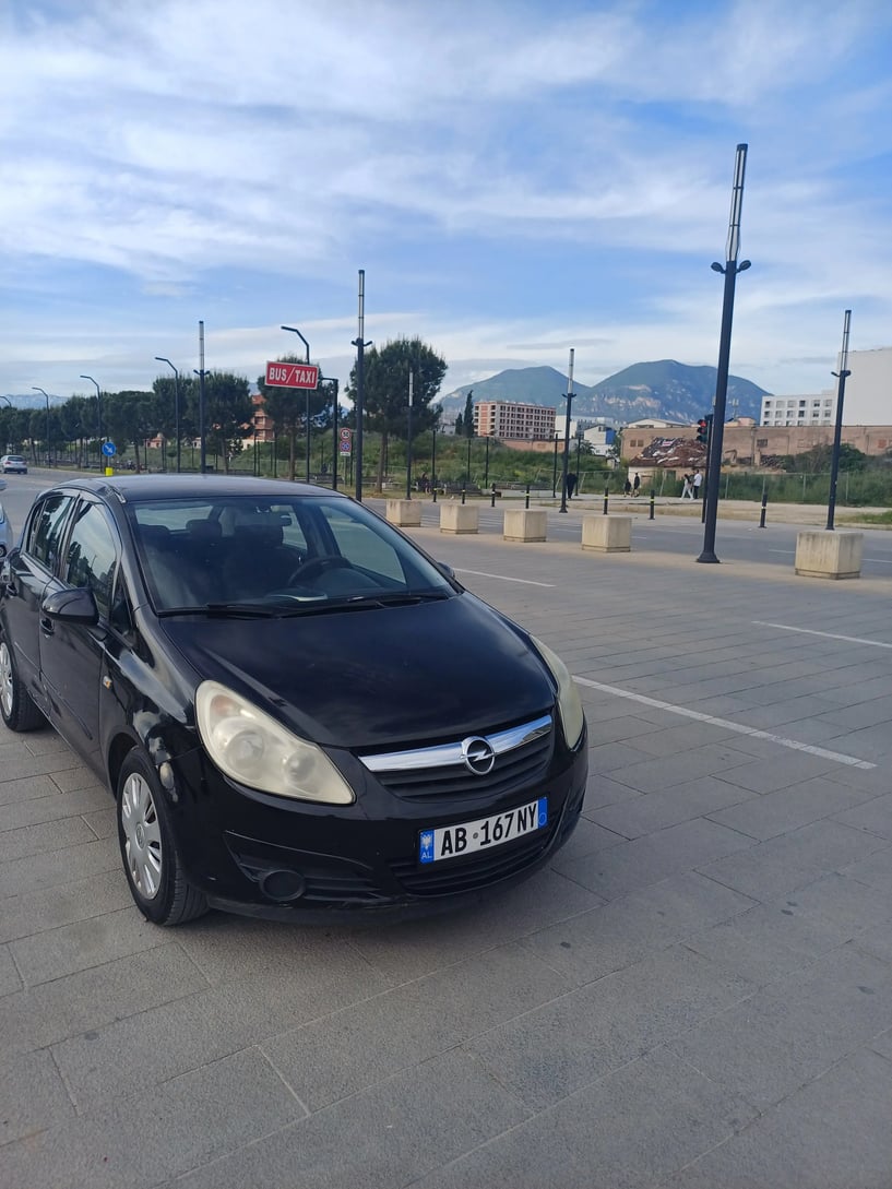 Alquila un coche en Tirana