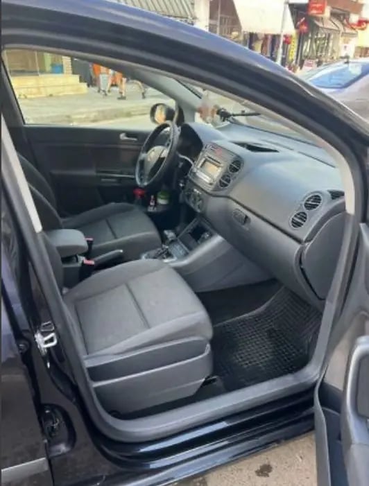 Merrni me qira një makinë në Tirana