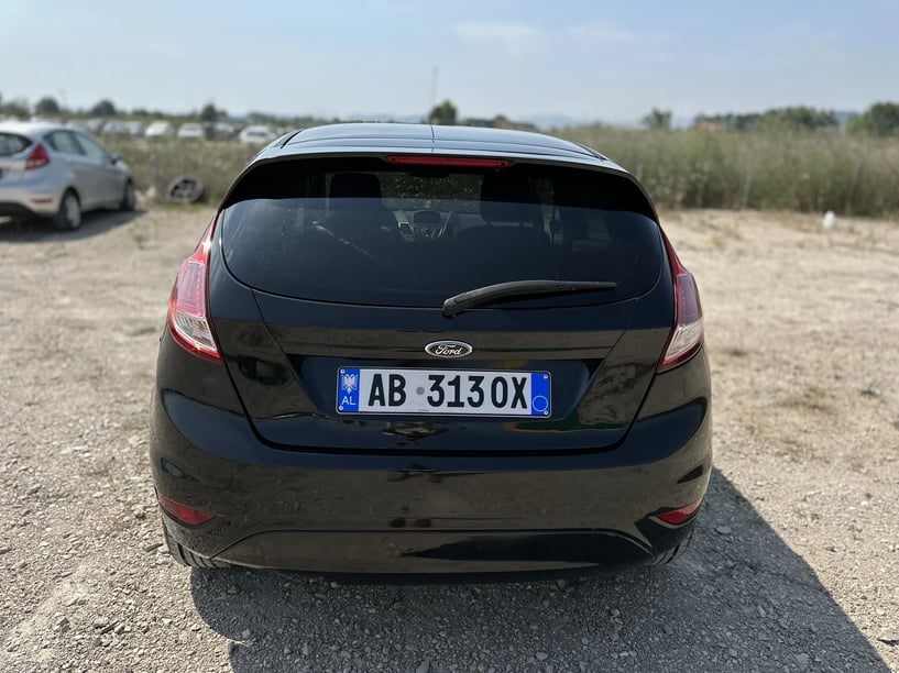 Noleggia un'auto a Tirana