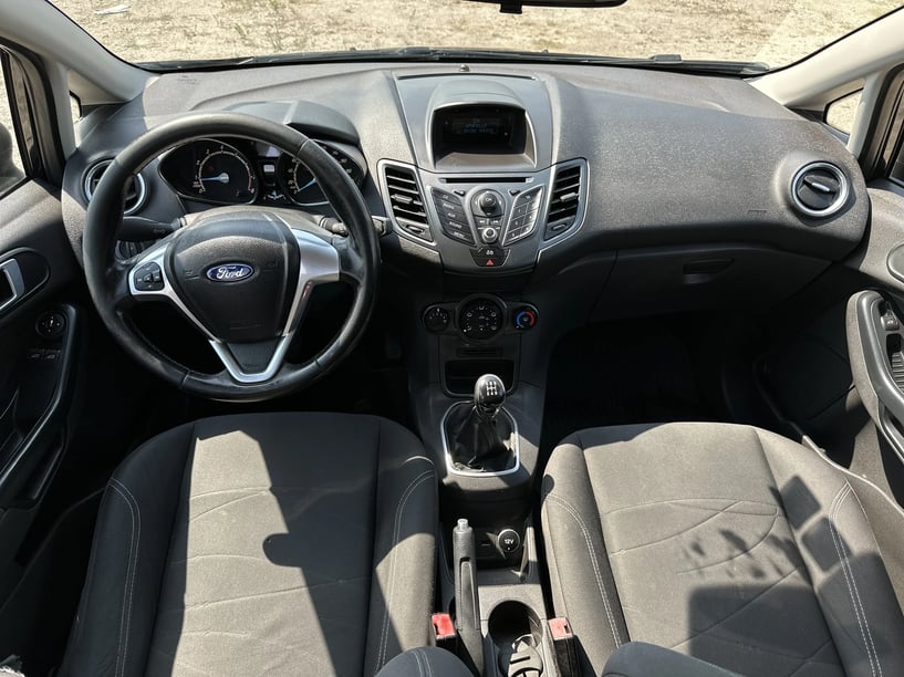 Noleggia un'auto a Tirana