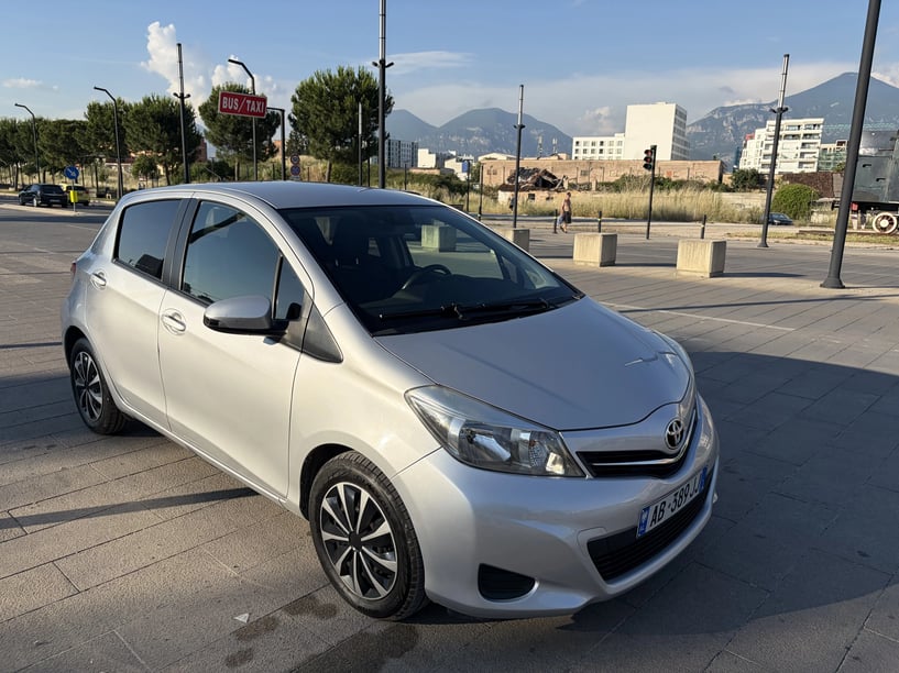 Merrni me qira një makinë në Tirana