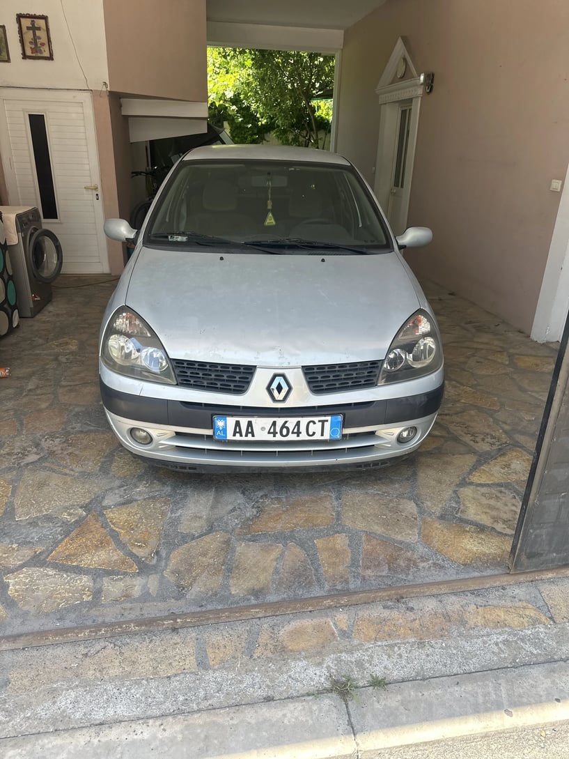 Alquila un coche en Tirana