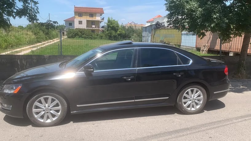 Noleggia un'auto a Tirana