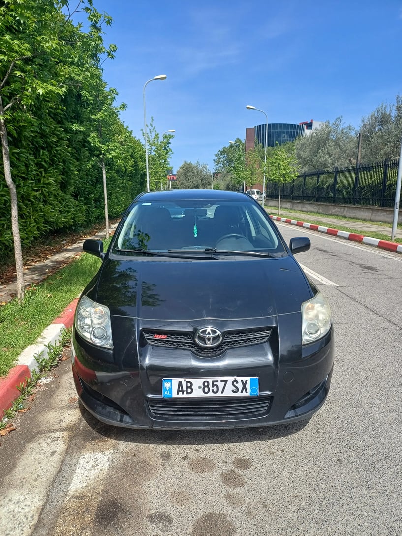 Merrni me qira një makinë në Tirana