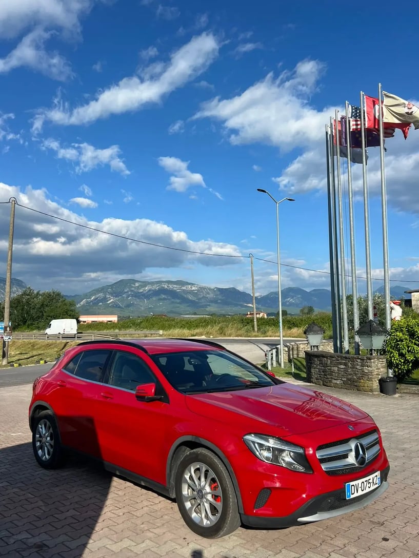 Louer une voiture à Tirana